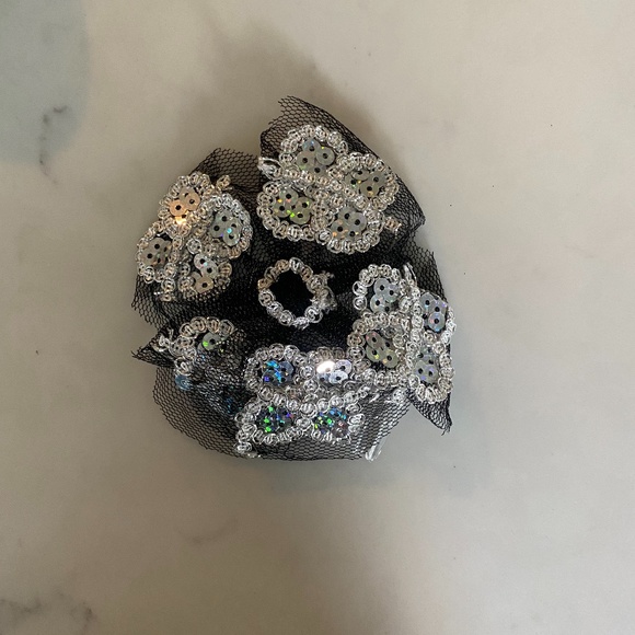 Assorted Costume Hair Accessories - Picture 8 of 9